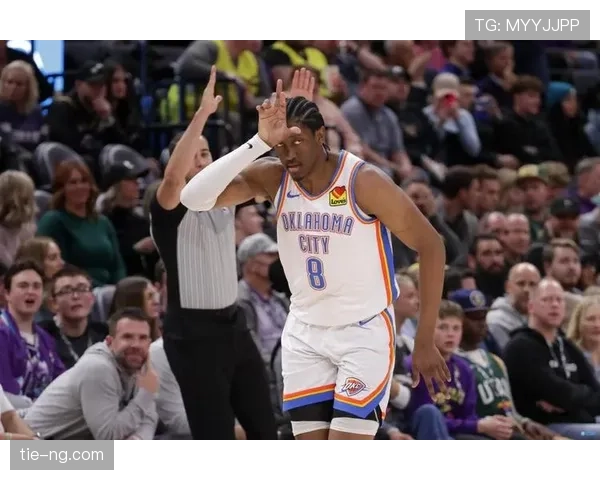 杰伦·威廉姆斯挡拆创高效得分，提升球队关键时刻攻击力