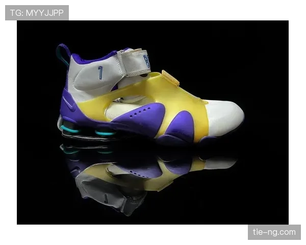 巴郎·戴维斯利用挡拆拉开空间提升季后赛外线效率