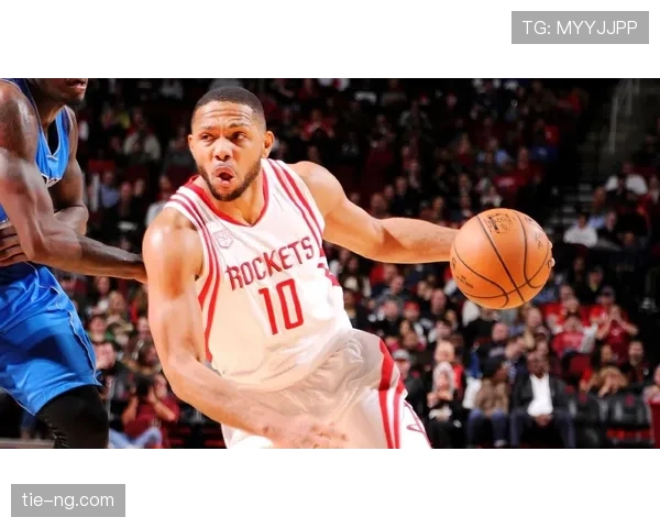 戈登无球跑动拉开空间，3D属性提升火箭外线效率