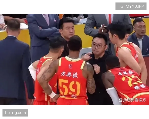 篮球裁判是如何判断“假摔”并执行判罚的？